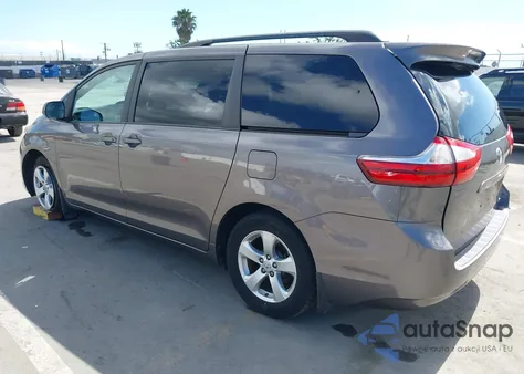 2016 Toyota Sienna Le 8 Passenger z USA, uszkodzony, nr VIN 5TDKK3DC2GS753125